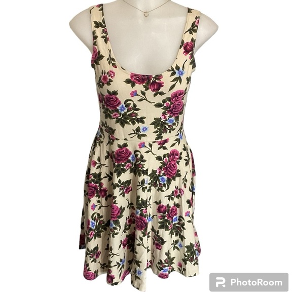 Sparkle & Fade Dresses & Skirts - Sparkle and Fade Floral Midi Dress Size S